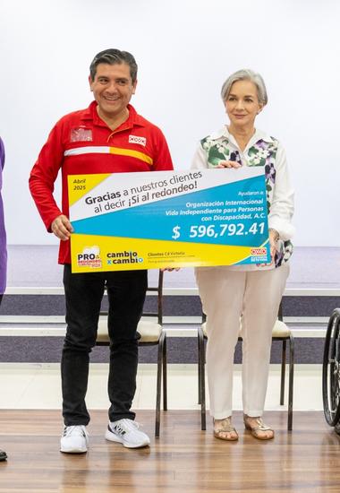 Atestigua María de Villarreal entrega de donativo de la campaña de redondeo de Oxxo en Tamaulipas