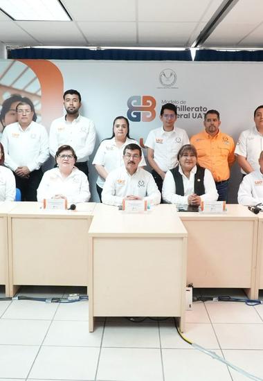 Implementa la UAT prepa en línea