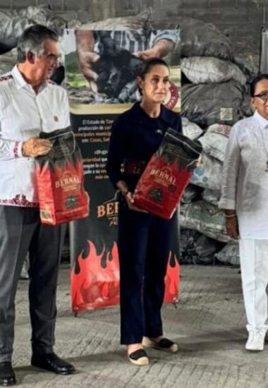 Recorrió presidenta empacadora de carbón vegetal “El Bernal”