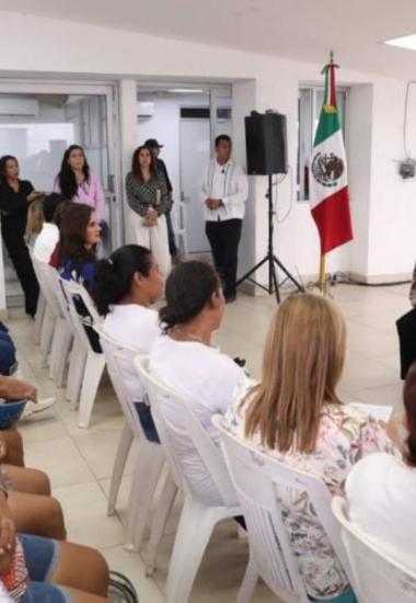 Atiende Américo demandas de las mujeres despicadoras en Tampico