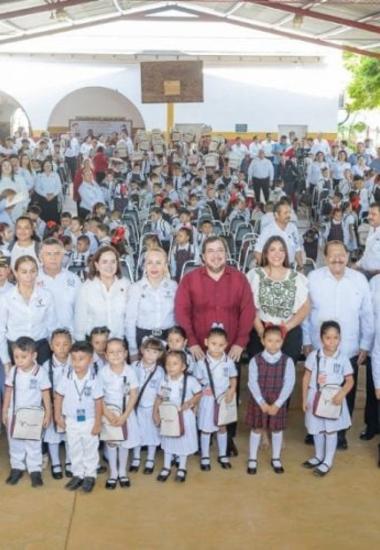 Arranca ciclo escolar 2025-2026 en Tamaulipas con entrega de útiles, uniformes y libros de texto