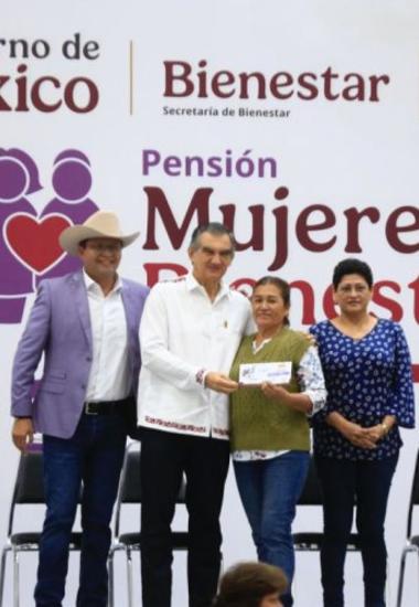 Entrega Américo tarjetas de Pensión Mujeres Bienestar; llegará a 93 mil tamaulipecas