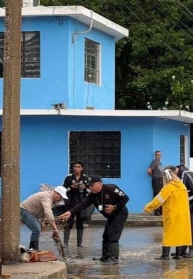 Apoyó Guardia Estatal con traslado a personas en la zona sur