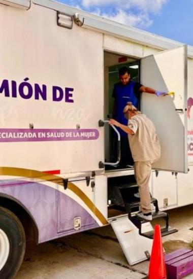 Conmemora CEDES Altamira lucha contra el cáncer de mama con rally deportivo, mastografías y yoga oncológico