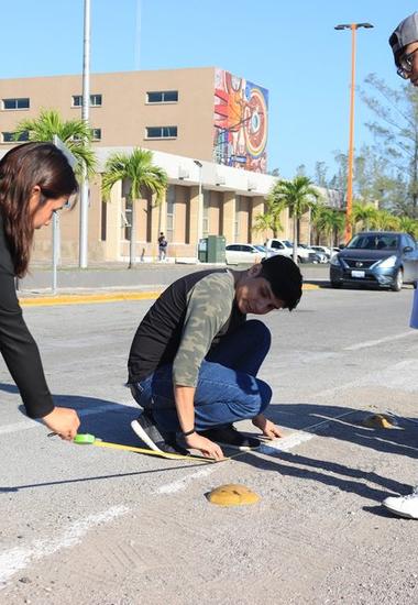 Con visión humanista estudiantes de la UAT transforman cruces peatonales