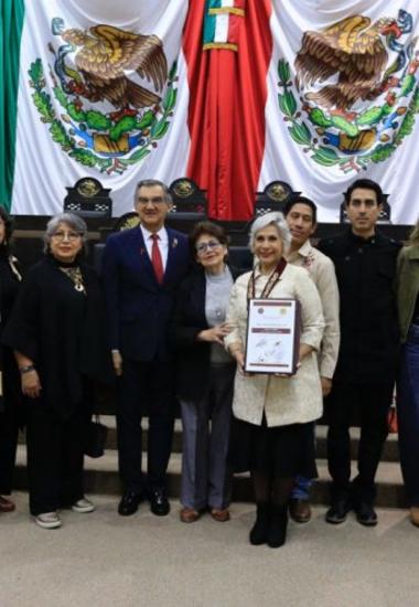 Entrega gobernador Medalla al Mérito «Luis García de Arellano» a Cecilia Imelda Lugo Cruz