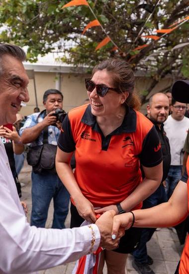 Rodeado de niños alegres, el gobernador Américo y el rector Dámaso Anaya disfrutaron de las amenidades de la UAT en el DIFzania 2026
