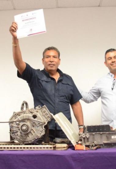 Refuerza UPV especialización de sus estudiantes con capacitación en tecnología de autos híbridos