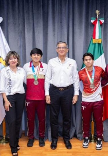 Recibe gobernador a históricos campeones tamaulipecos
